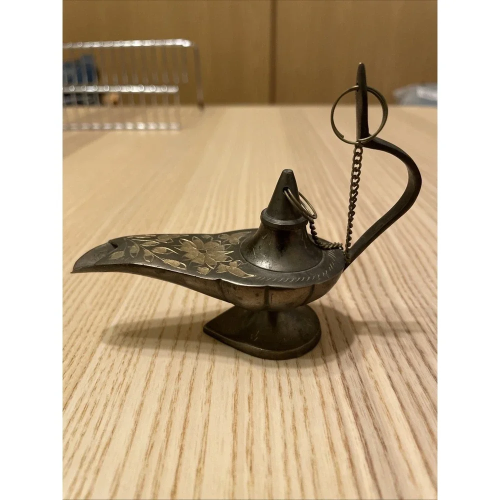Vintage Magic Genie Miniature Brass Lamp 2-1/2